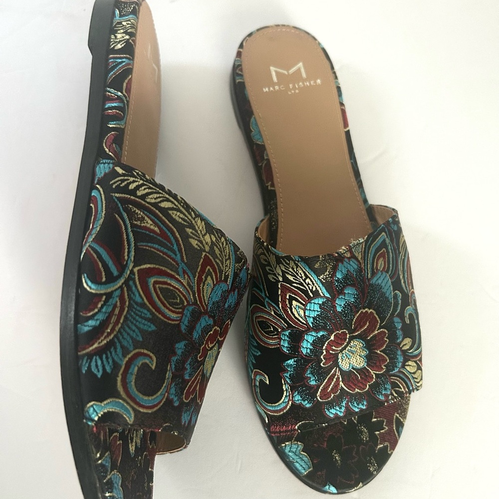 Marc Fisher Women's Size 7M Floral Sandals - Black and Teal